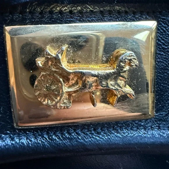 Vintage bag with a chain strap. - Picture 9 of 11